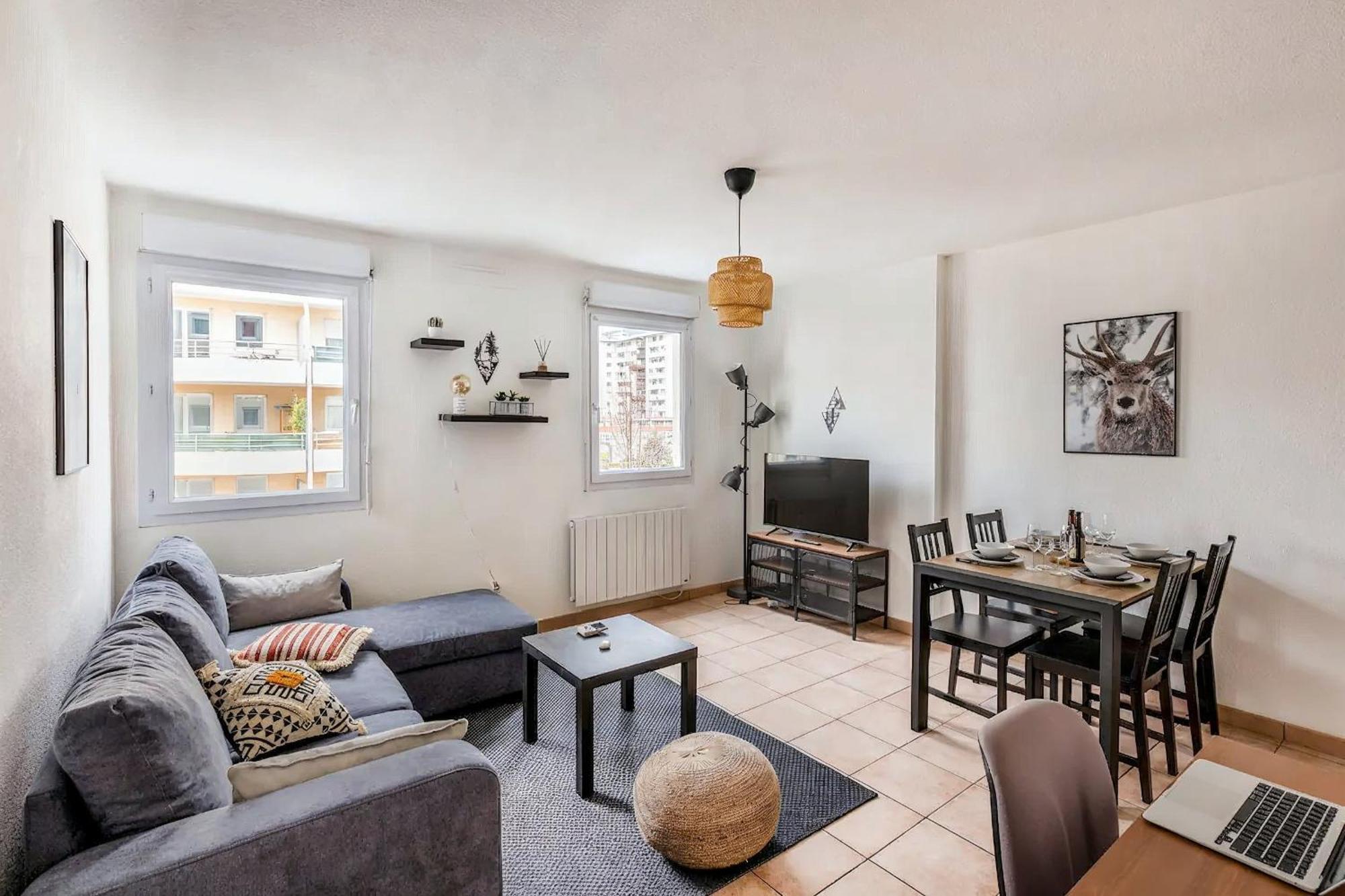 Superbe Appartement - Parking Gratuit - 4 Personnes Chambery Exterior photo