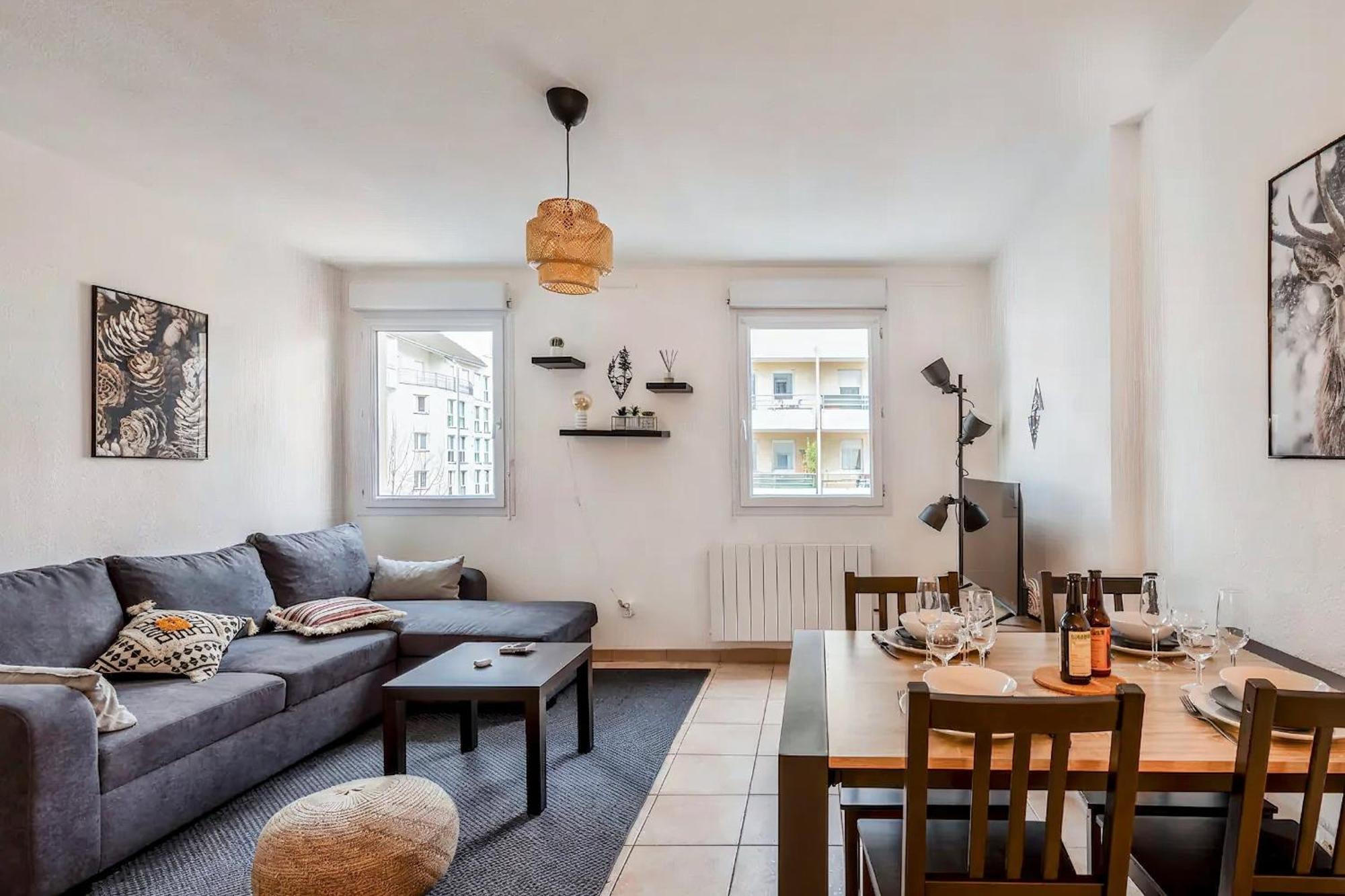 Superbe Appartement - Parking Gratuit - 4 Personnes Chambery Exterior photo